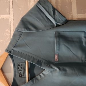 Figs Catarina One Pocket Top